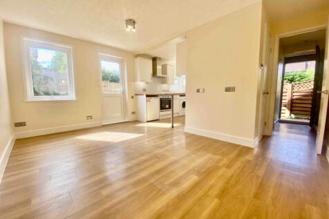 Studio Maisonette with garden in Bushey