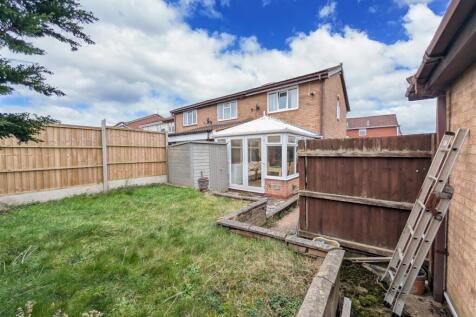 18 Martins Drive, Atherstone