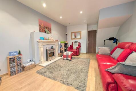 18 Martins Drive, Atherstone