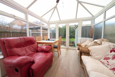 18 Martins Drive, Atherstone