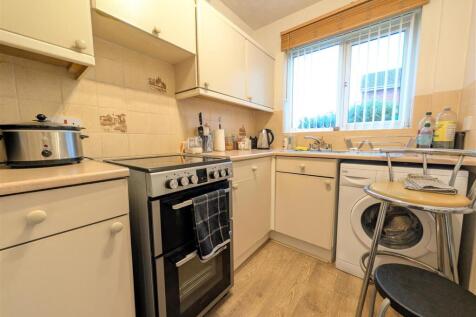 18 Martins Drive, Atherstone