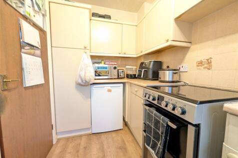 18 Martins Drive, Atherstone
