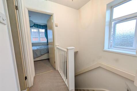 18 Martins Drive, Atherstone