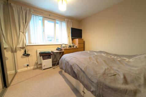 18 Martins Drive, Atherstone