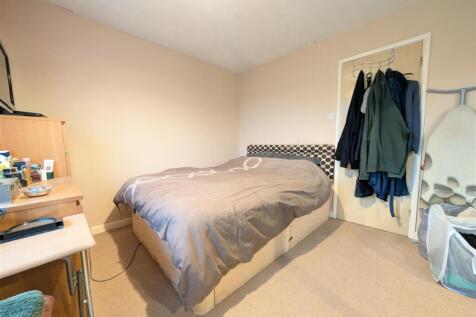 18 Martins Drive, Atherstone