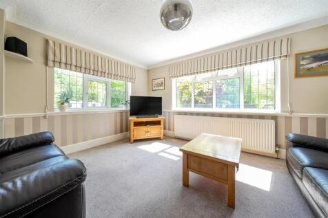 19 Billington Road East
