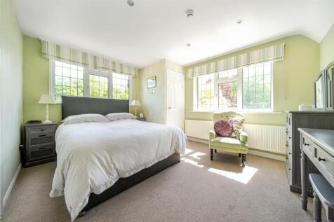 19 Billington Road East