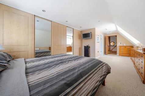19 Billington Road East