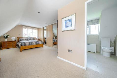 19 Billington Road East