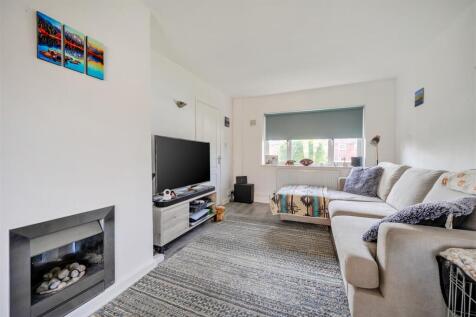 14 Queens Way, Hurley