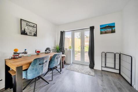 14 Queens Way, Hurley