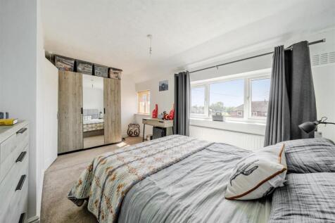14 Queens Way, Hurley