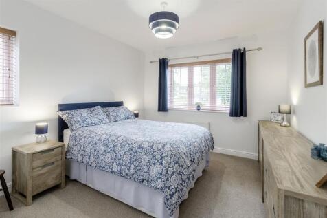 51 Boulters Lane, Wood End