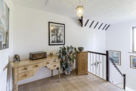 7 Weston Hall Stables, Bulkington