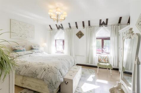 7 Weston Hall Stables, Bulkington