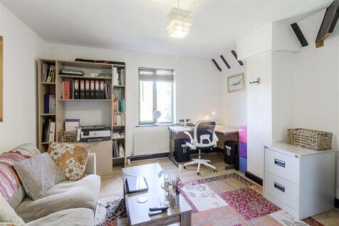 7 Weston Hall Stables, Bulkington