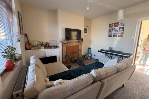 26 Grove Road Living Room furnished.jpg