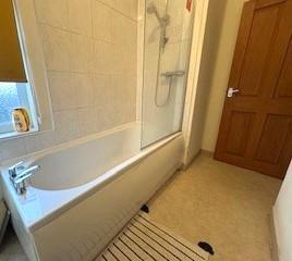 26 Grove Road bathroom 1.jpg