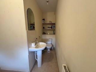 26 Grove Road bathroom 3.jpg