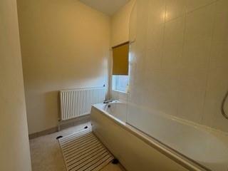 26 Grove Road bathroom 2.jpg