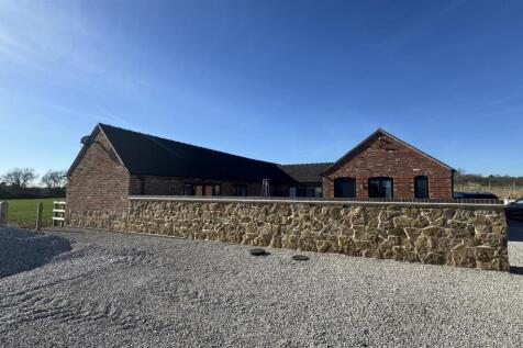 Front Hillcroft Barn..jpeg