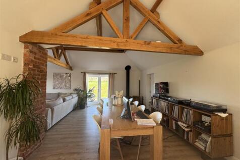 Dining area Hillcroft Barn.jpeg