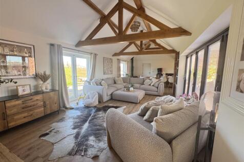 Living area 2 Hillcroft Barn.jpeg