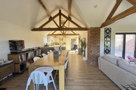 Dining area 2 Hillcroft Barn..jpeg