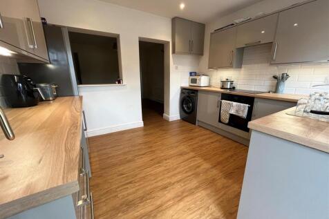 Kitchen 2.jpg