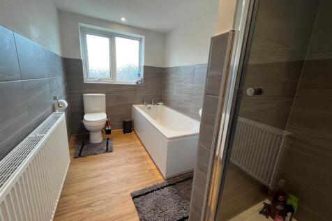 Bathroom 1.jpg