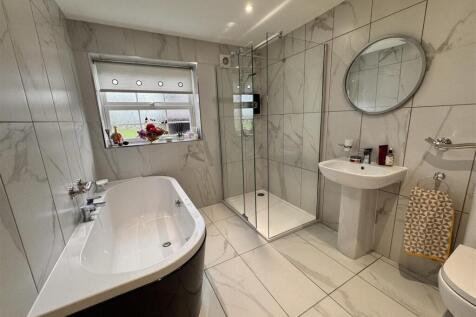 En suite The Annexe.jpg