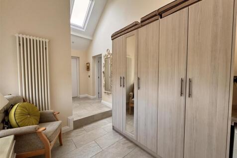 hallway The Annexe.jpg
