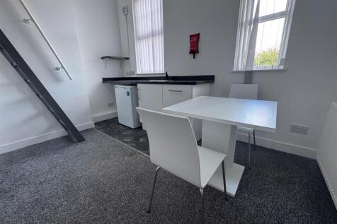 Kitchen area Flat 4 74 ill Street.jpg