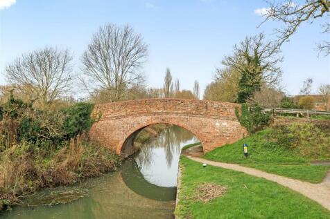 Towpath Avenue, Northampton