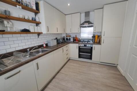 Dragonfly Way, Pineham
