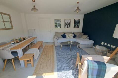 Dragonfly Way, Pineham