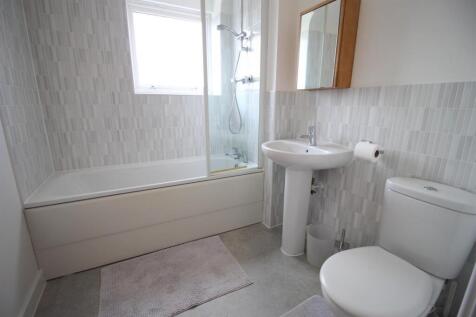 Bathroom.JPG