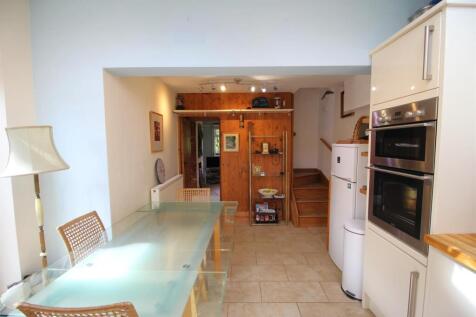 Kitchen 2.JPG