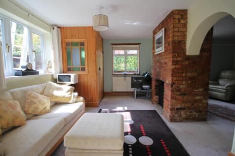 Lounge 1.JPG
