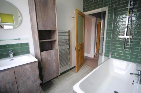Bathroom 1.JPG