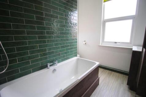 Bathroom 2.JPG