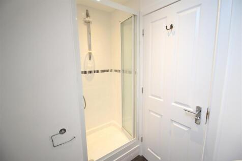 22TWS - Ensuite (2).JPG