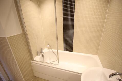 22TWS - Bathroom (2).JPG