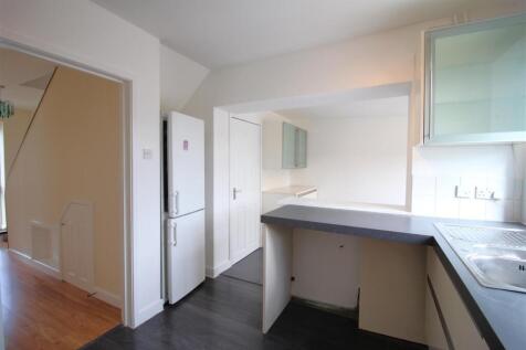 140WR - Kitchen (2).JPG