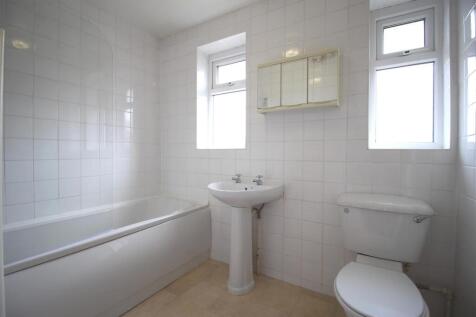 140WR - Bathroom (1).JPG