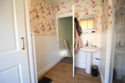 Bathroom 2.JPG