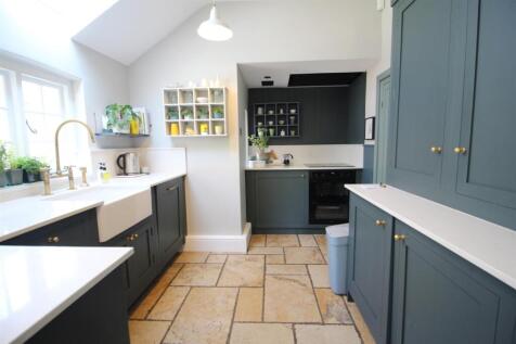 Kitchen.JPG