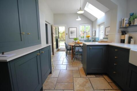 Kitchen 2.JPG
