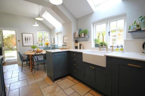 Kitchen 3.JPG