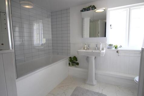 Bathroom.JPG